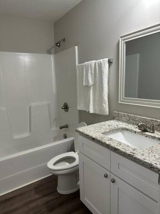 Gorgeous 3 Bedroom Home With Cable Tv In All Rooms & Free Wi-Fi Concord Bagian luar foto