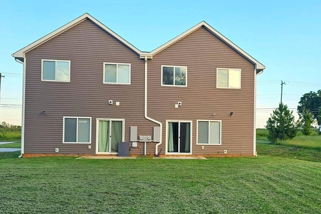 Gorgeous 3 Bedroom Home With Cable Tv In All Rooms & Free Wi-Fi Concord Bagian luar foto