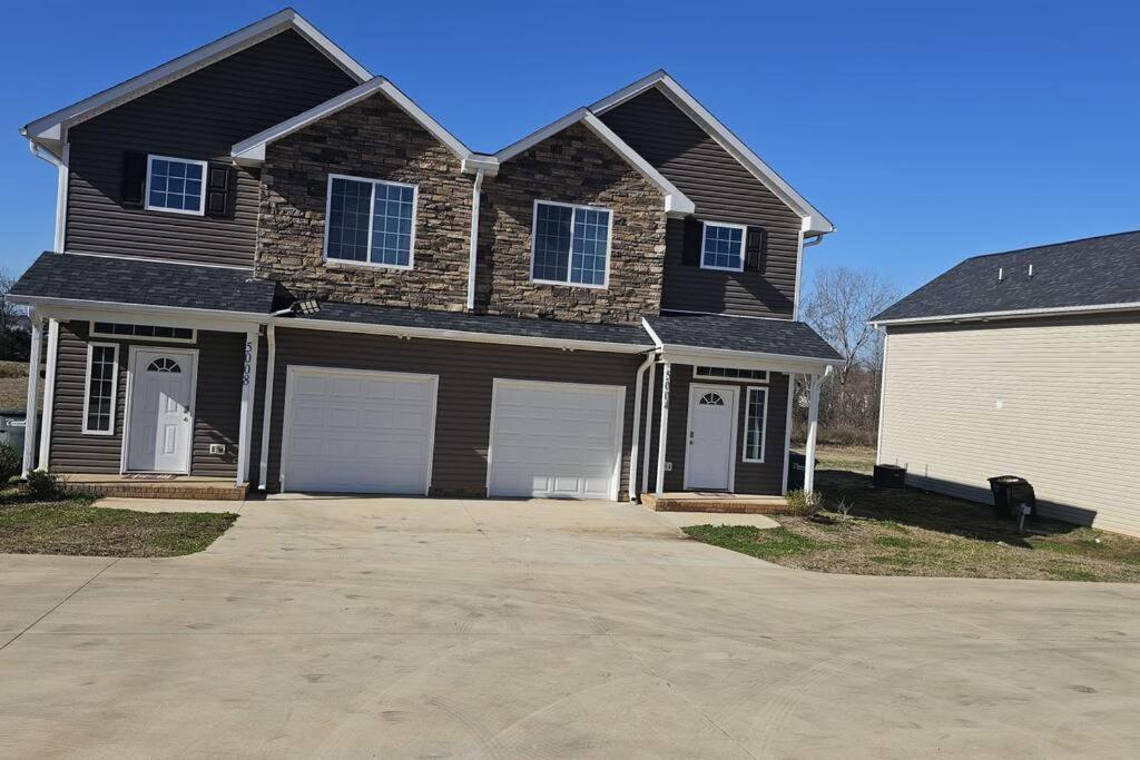 Gorgeous 3 Bedroom Home With Cable Tv In All Rooms & Free Wi-Fi Concord Bagian luar foto
