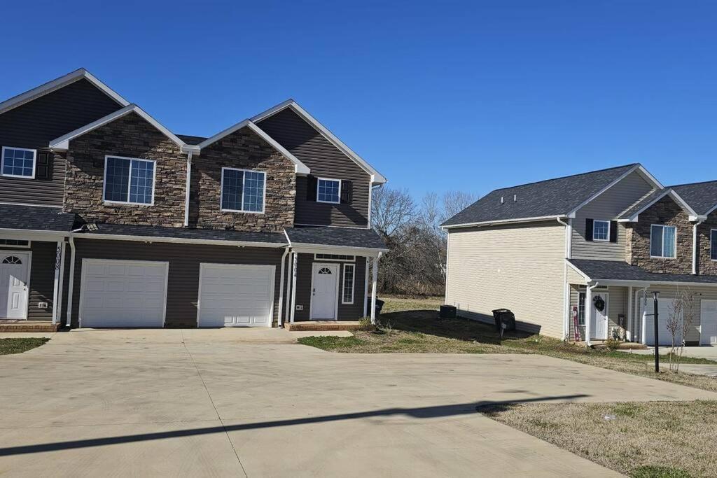 Gorgeous 3 Bedroom Home With Cable Tv In All Rooms & Free Wi-Fi Concord Bagian luar foto