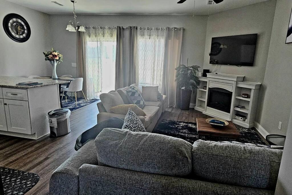 Gorgeous 3 Bedroom Home With Cable Tv In All Rooms & Free Wi-Fi Concord Bagian luar foto