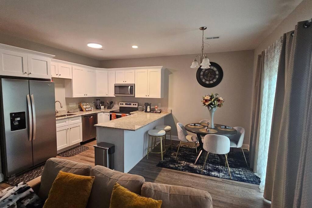 Gorgeous 3 Bedroom Home With Cable Tv In All Rooms & Free Wi-Fi Concord Bagian luar foto