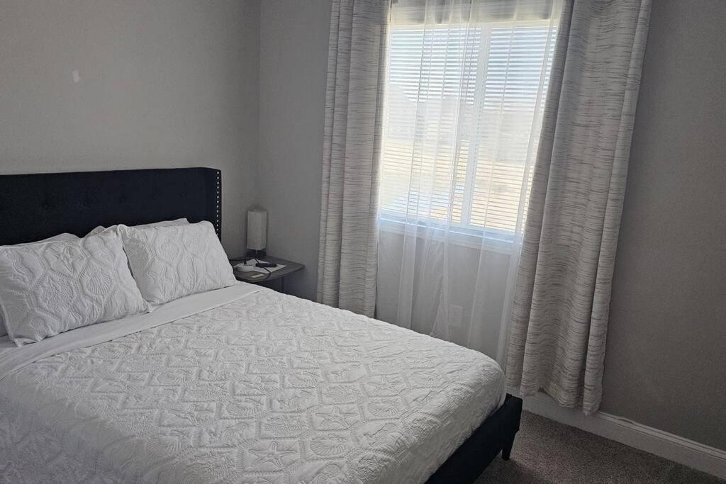 Gorgeous 3 Bedroom Home With Cable Tv In All Rooms & Free Wi-Fi Concord Bagian luar foto