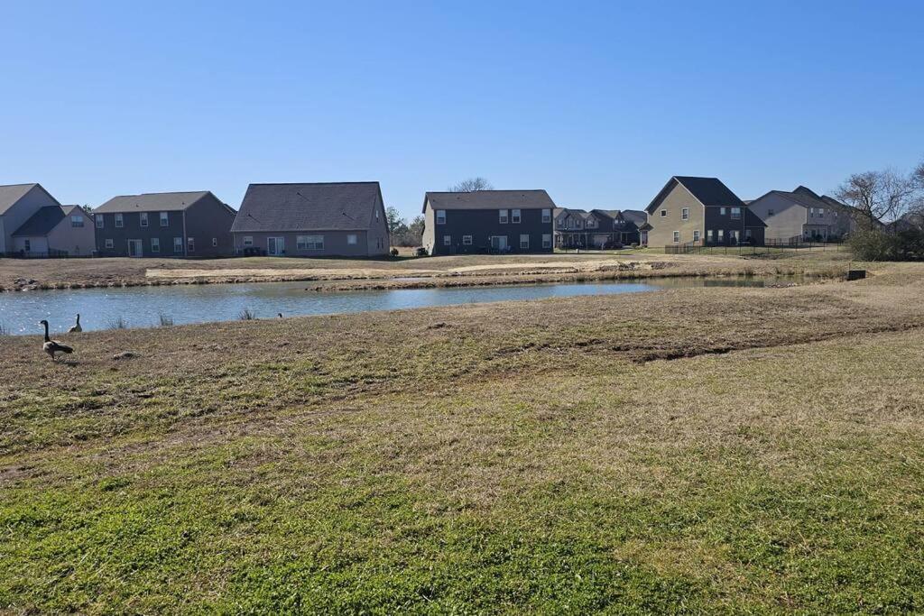 Gorgeous 3 Bedroom Home With Cable Tv In All Rooms & Free Wi-Fi Concord Bagian luar foto