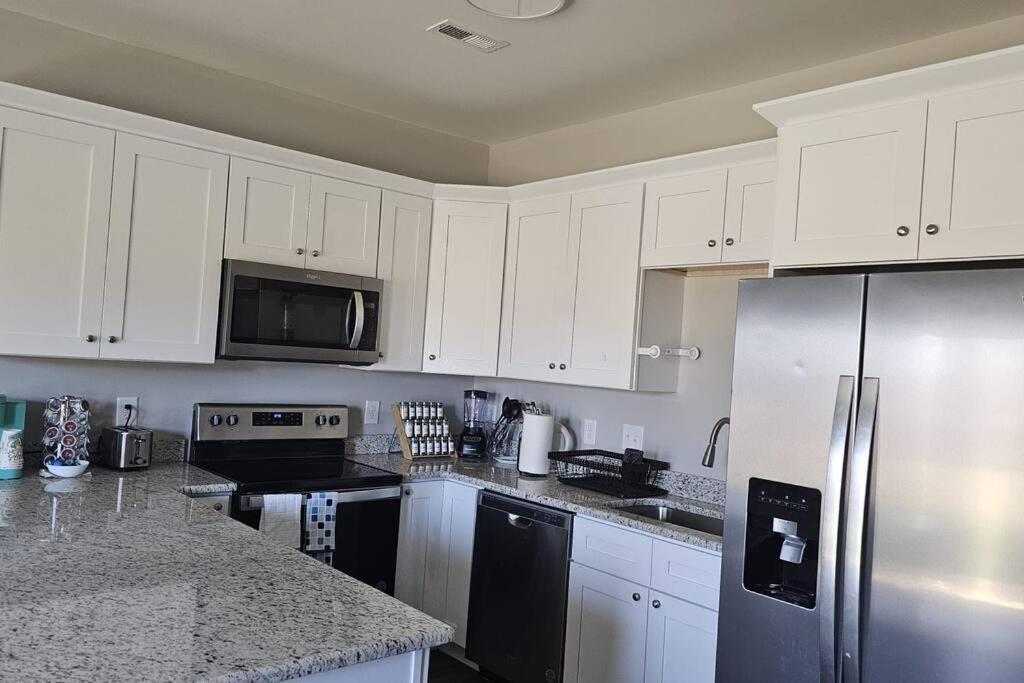 Gorgeous 3 Bedroom Home With Cable Tv In All Rooms & Free Wi-Fi Concord Bagian luar foto